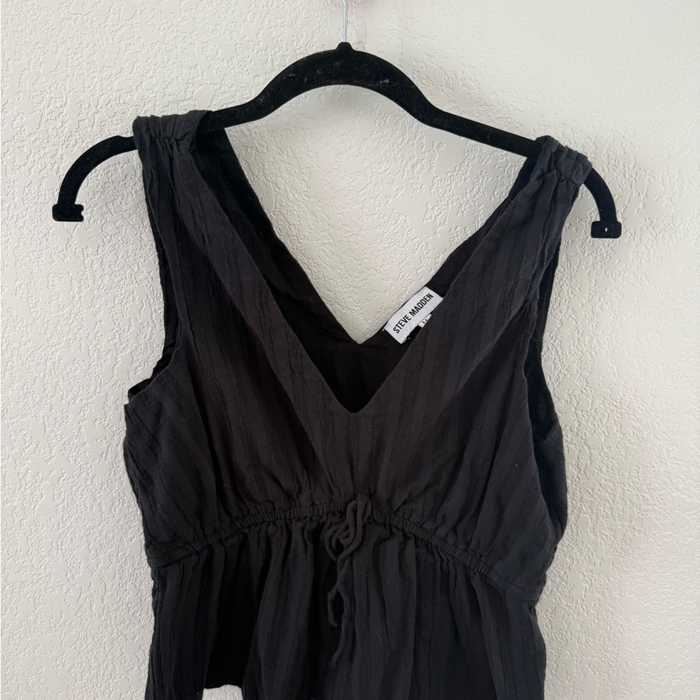 Steve Madden Black V-Neck Sleeveless Top